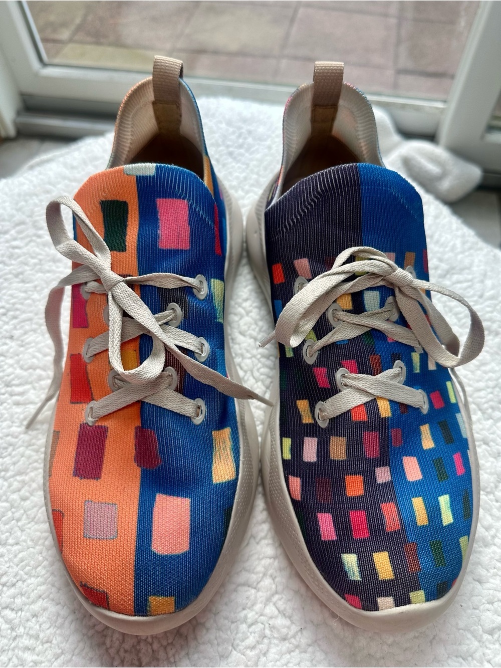 UIN Footwear Mijas Lightweight Art Painted Travel Slip-On Sneakers Size 8.5